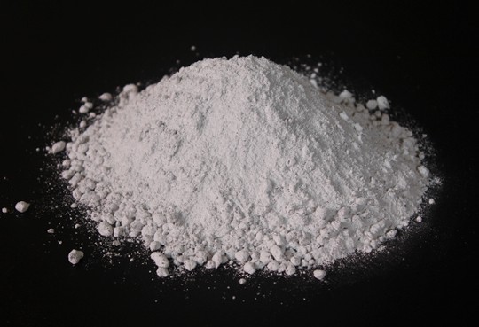 刚玉质耐火材料